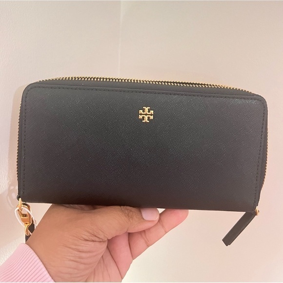 TORY BURCH•Zippered Wallet Black, new with tag inside SAFFIANO leather - Picture 1 of 11